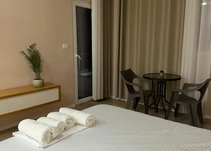 Saranda Apartments 3* סרנדה