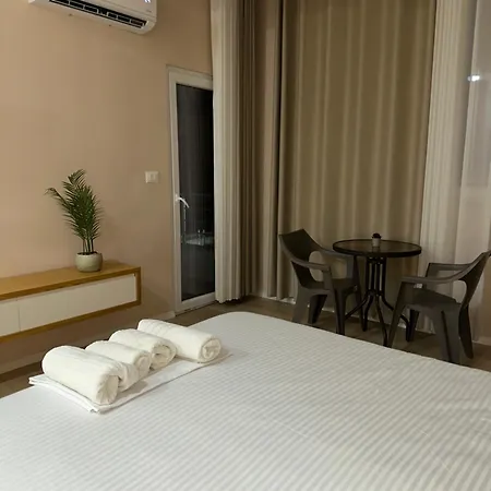 Luxury - Steps From The 3* Sarandë